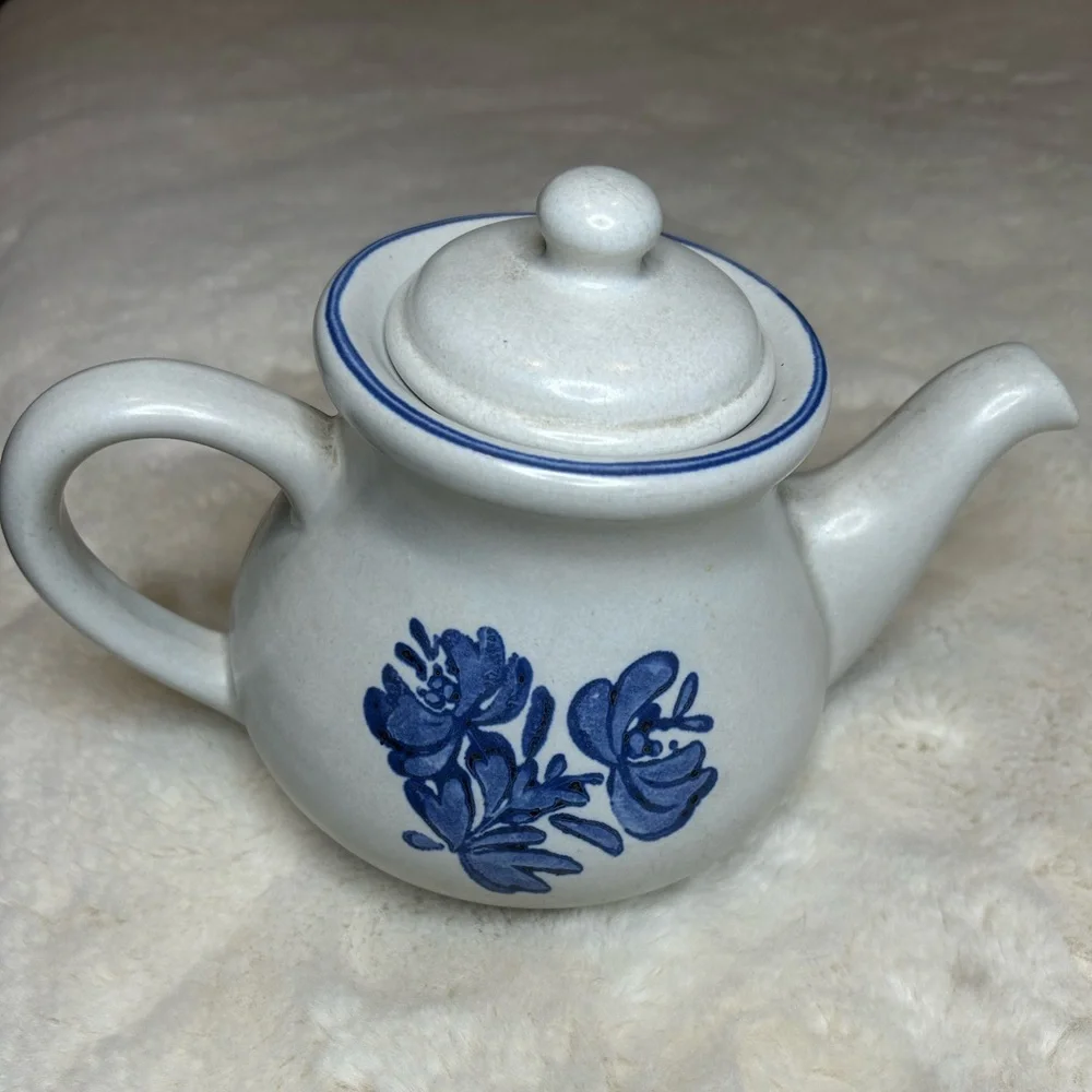 Pfaltzgraff Yorktowne Vintage 80s Stoneware Teapot